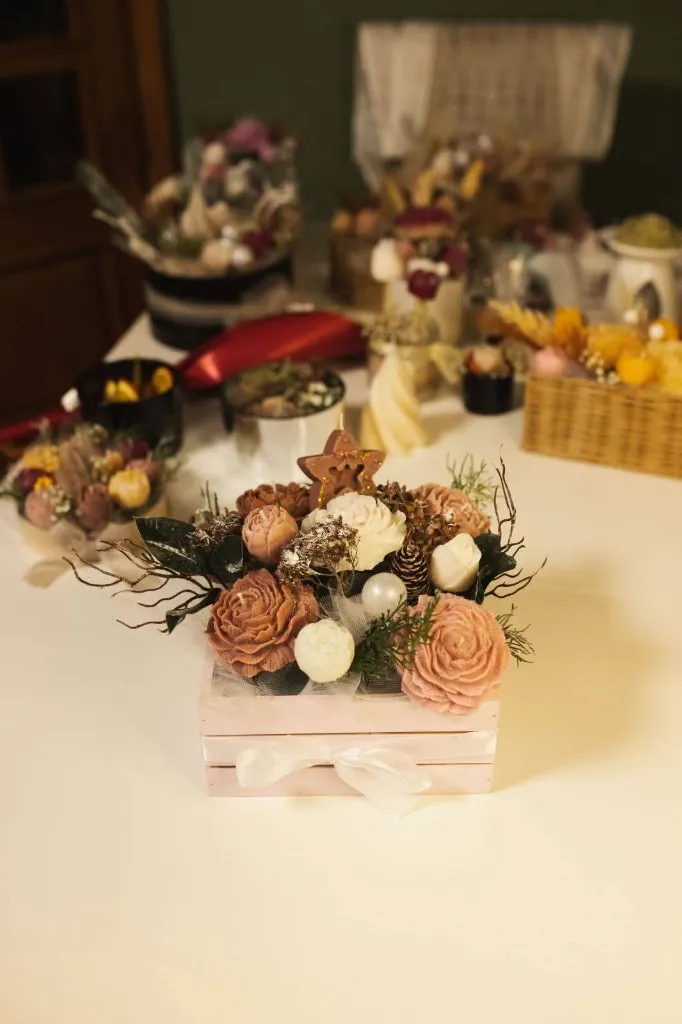 "Prirodna Elegancija" Aranžman u drvenoj gajbici