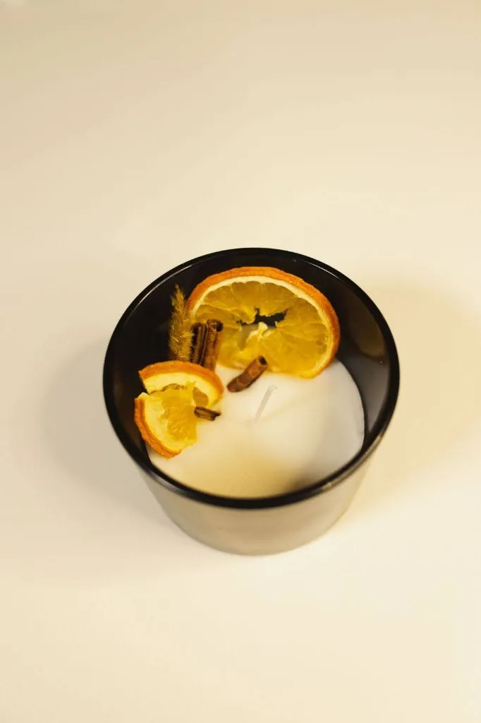 Aranžman sa cimetom i narandžom